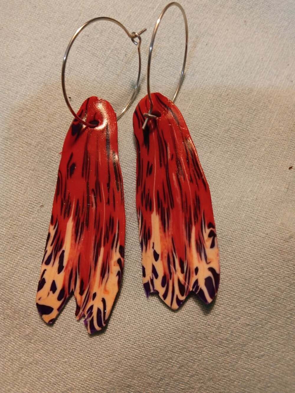 PRETTY FEATHER LIKE EARRINGS